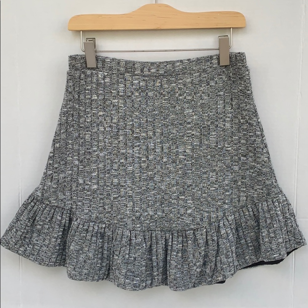 Urban Outfitters .. NWT.. SZ S.. ruffled skirt.